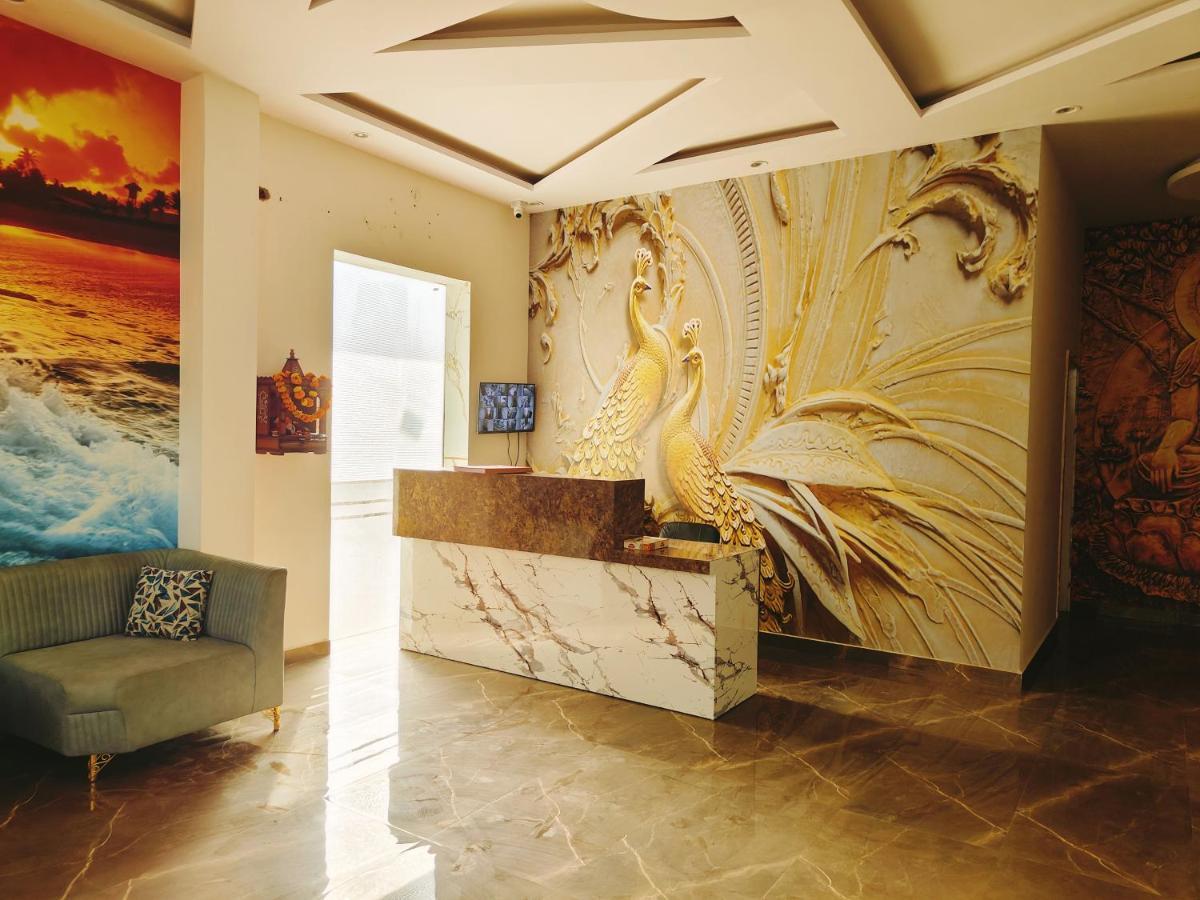 S Ambiance Near Delhi Airport Hotel 4*