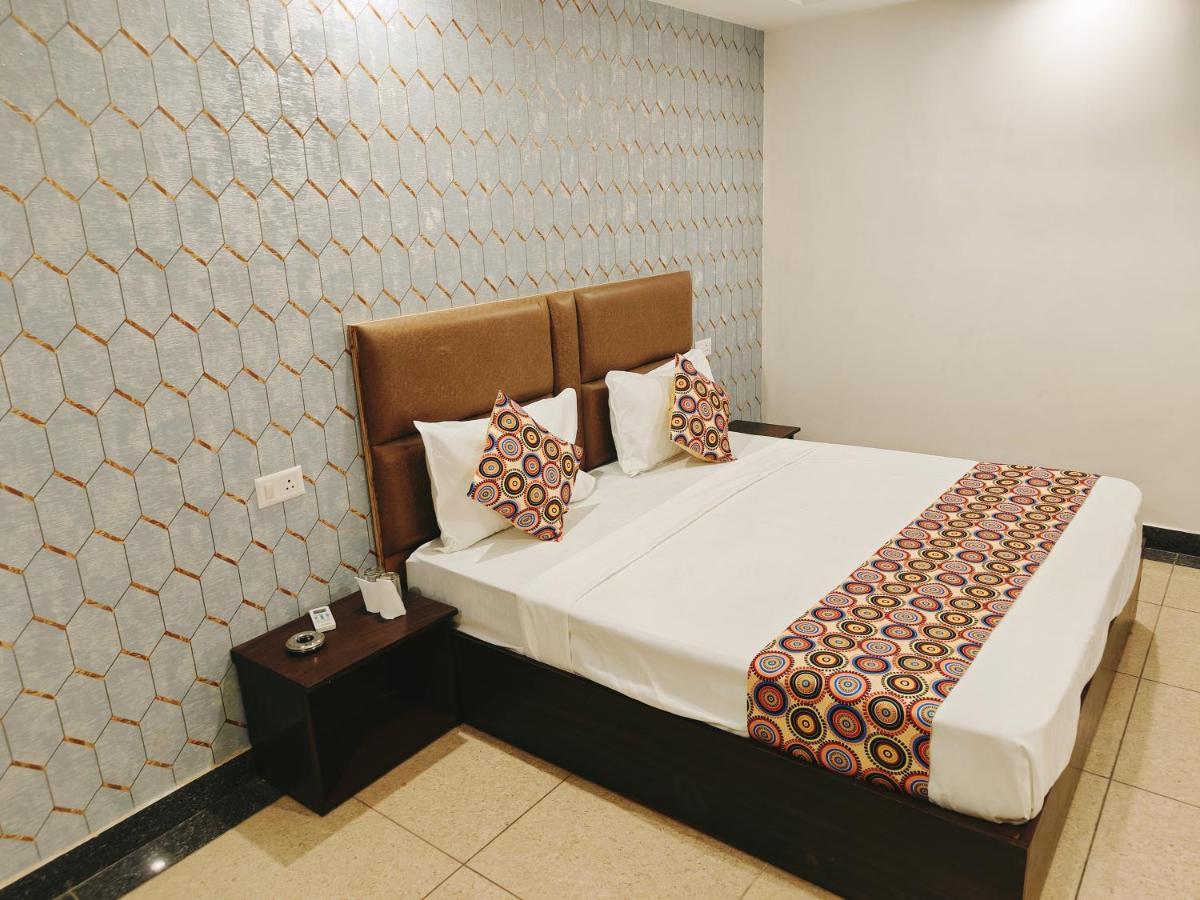 S Ambiance Near Delhi Airport Hotel